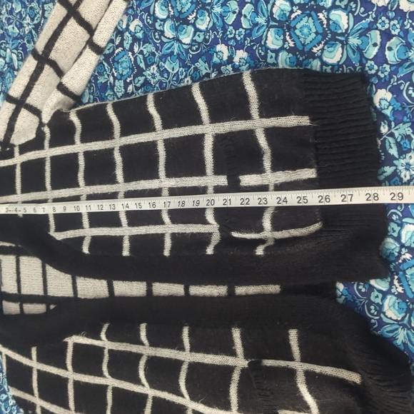 Neiman Marcus fuzzy cardigan with pockets - Picture 10 of 10